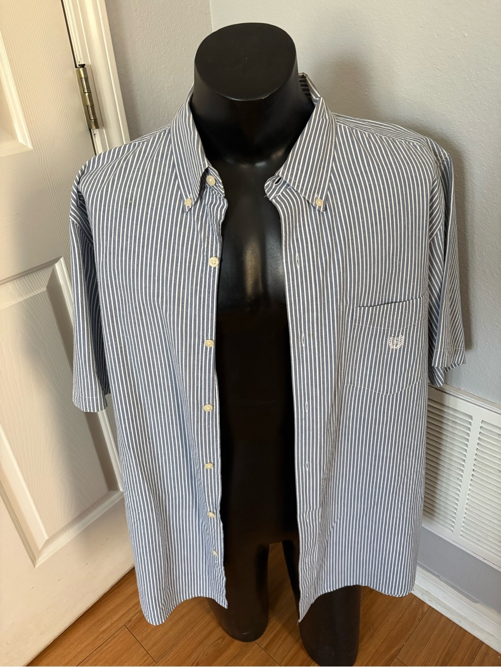 CHAPS Classic Button-Down Short Sleeve Stripe Shirt - Blue/White XL